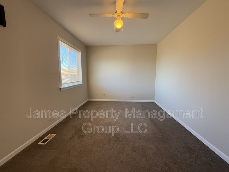 1557 Quaker Ln - Photo 7 of 16