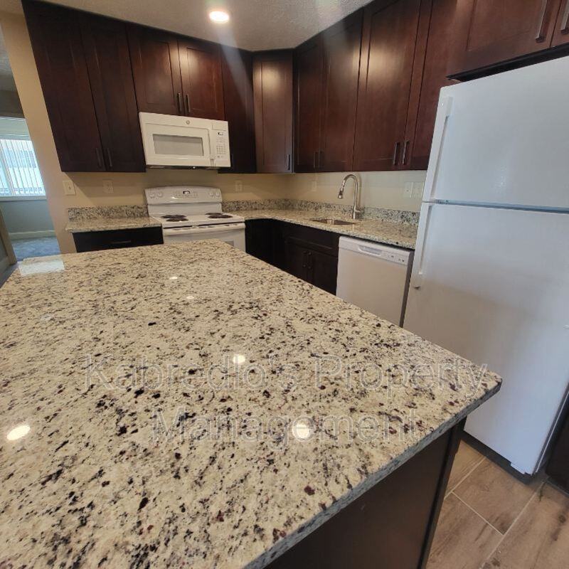 4401 S 27th St #B14 - Photo 2 of 28