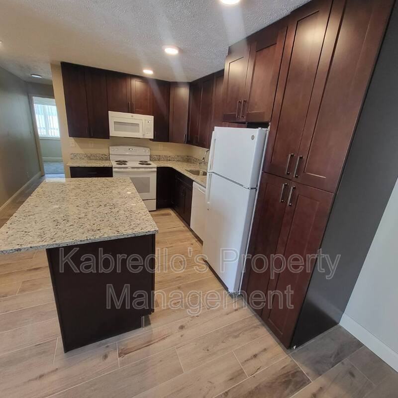 4401 S 27th St #B14 - Photo 3 of 28