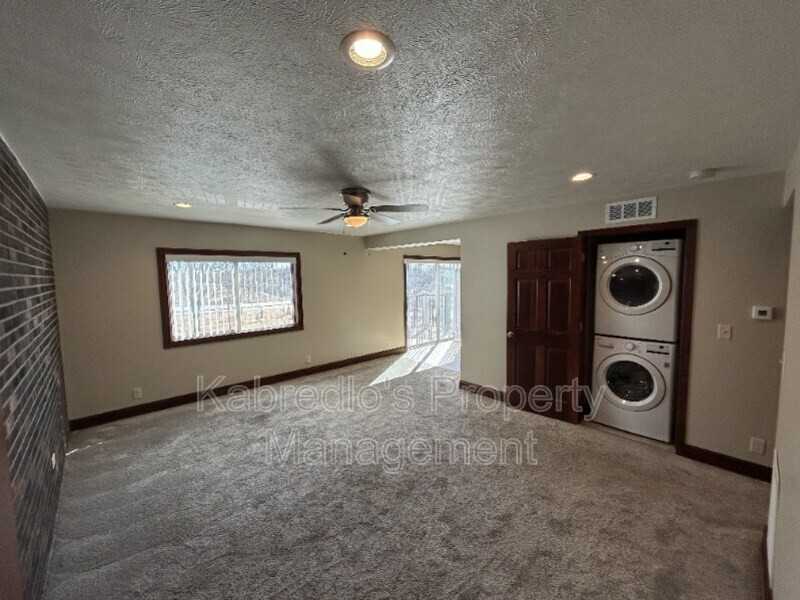 4401 S 27th St #A16 - Photo 4 of 20