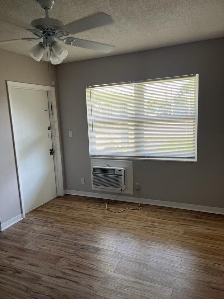 3071 NW 9th Ave - Photo 3 of 10