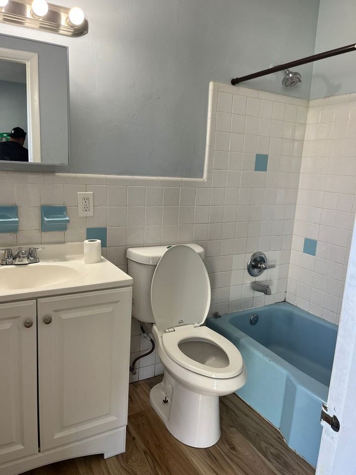 3071 NW 9th Ave - Photo 6 of 10