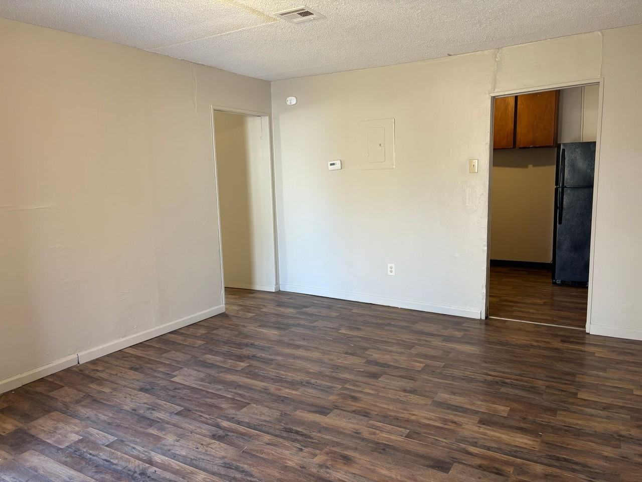 1239 N Piatt Ave - Photo 3 of 5