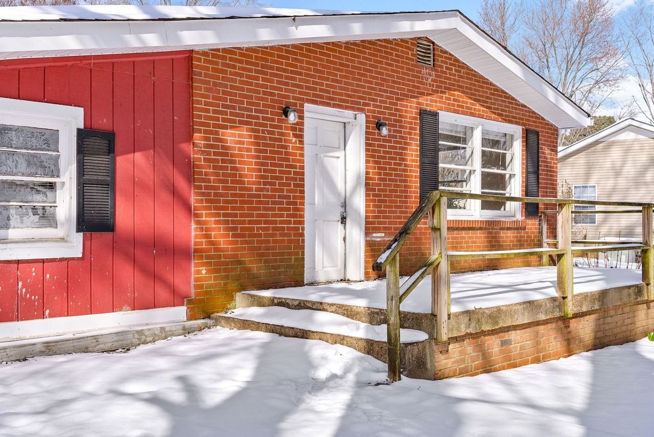 3 Garth Dr - Photo 5 of 28
