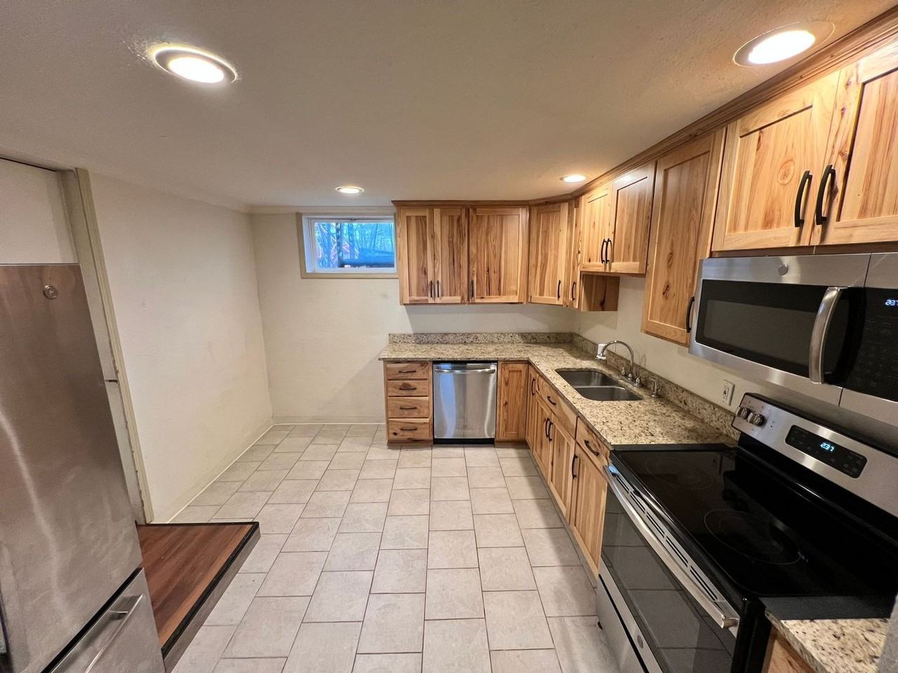 2503 6th Ave - Photo 2 of 21