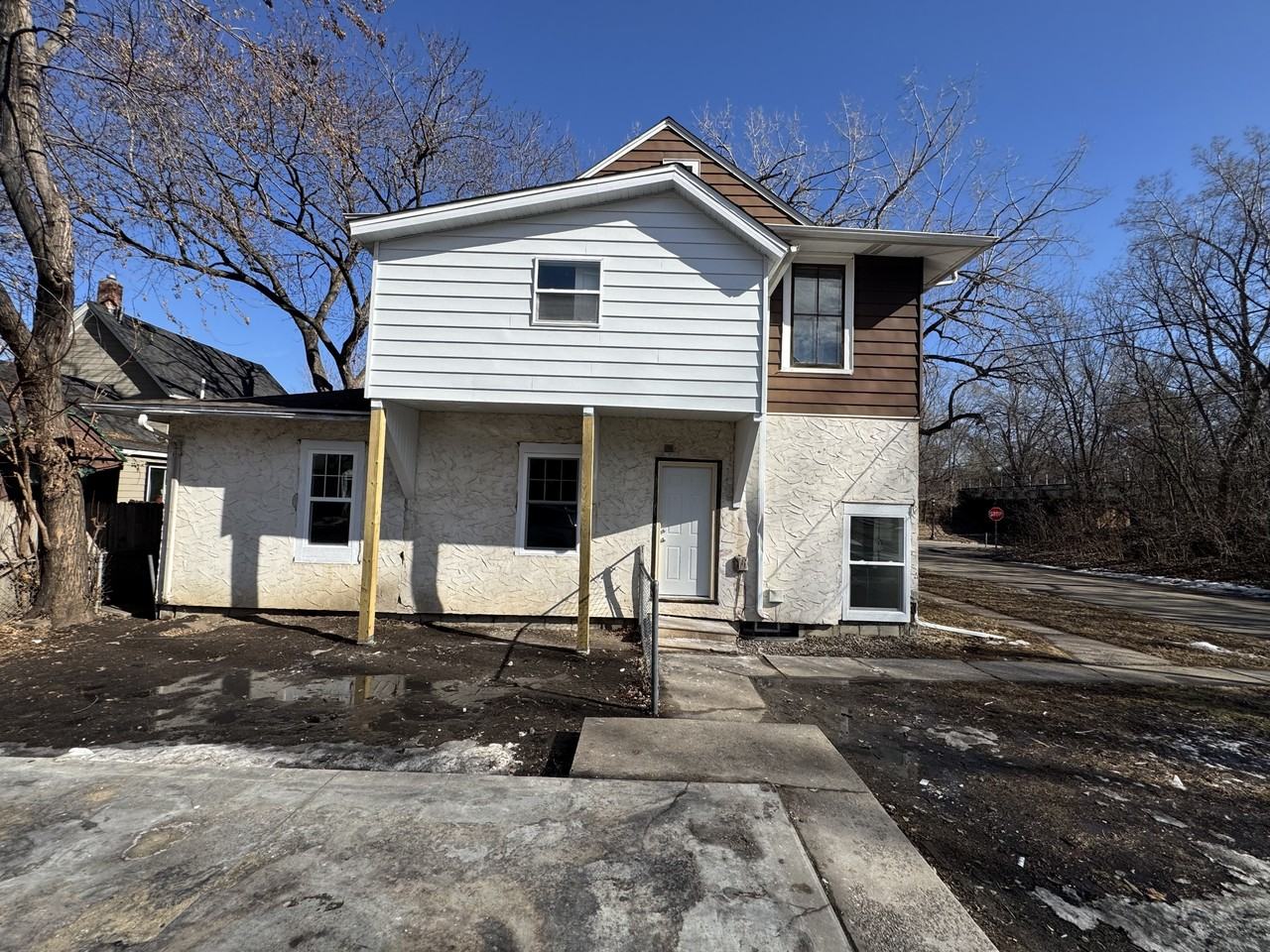 1083 Chatsworth Street North - Photo 2 of 14