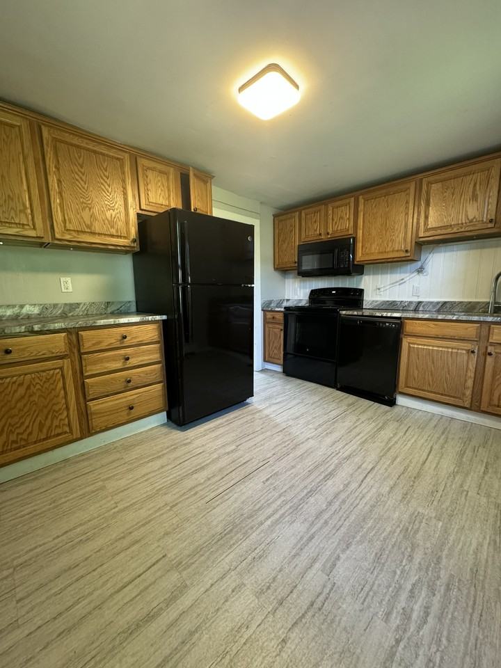 130 West Street - Photo 3 of 29