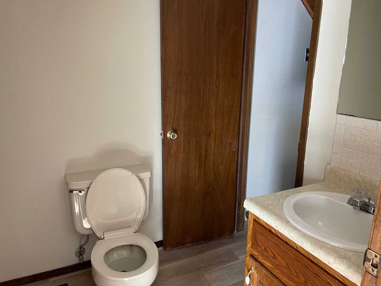 1215 Pine St - Photo 3 of 6