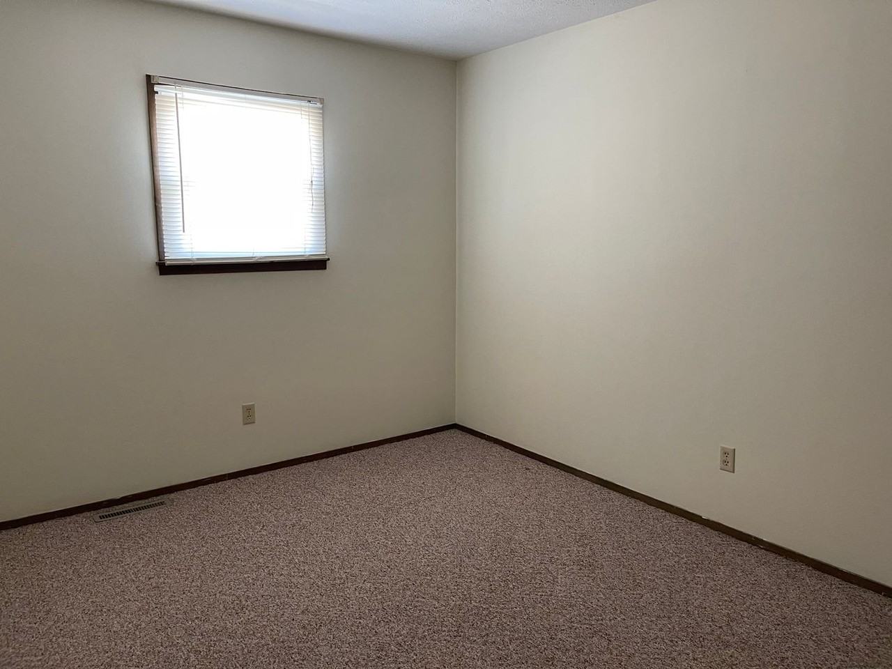 1215 Pine St - Photo 5 of 6