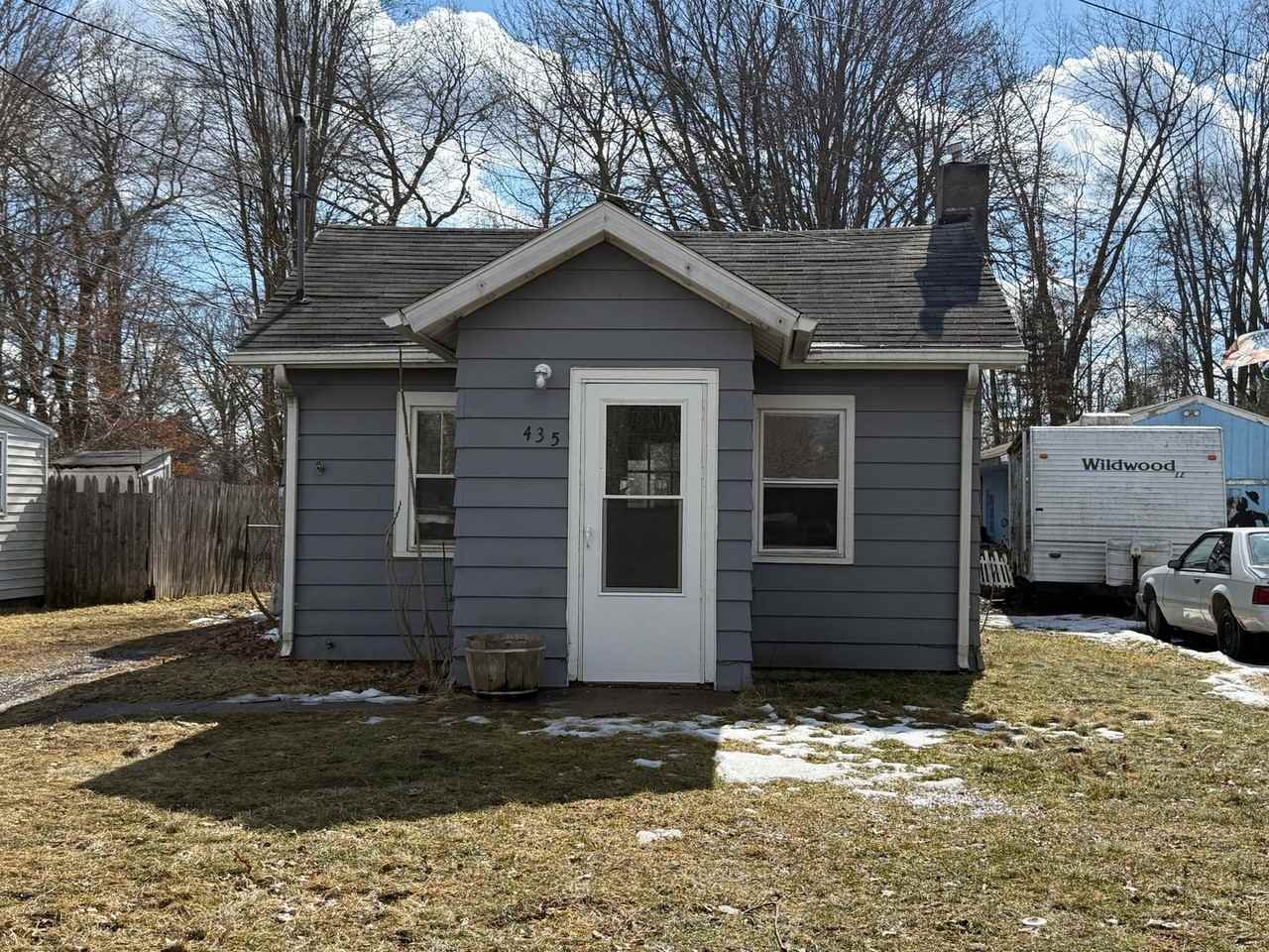 435 Broad St - Photo 2 of 17