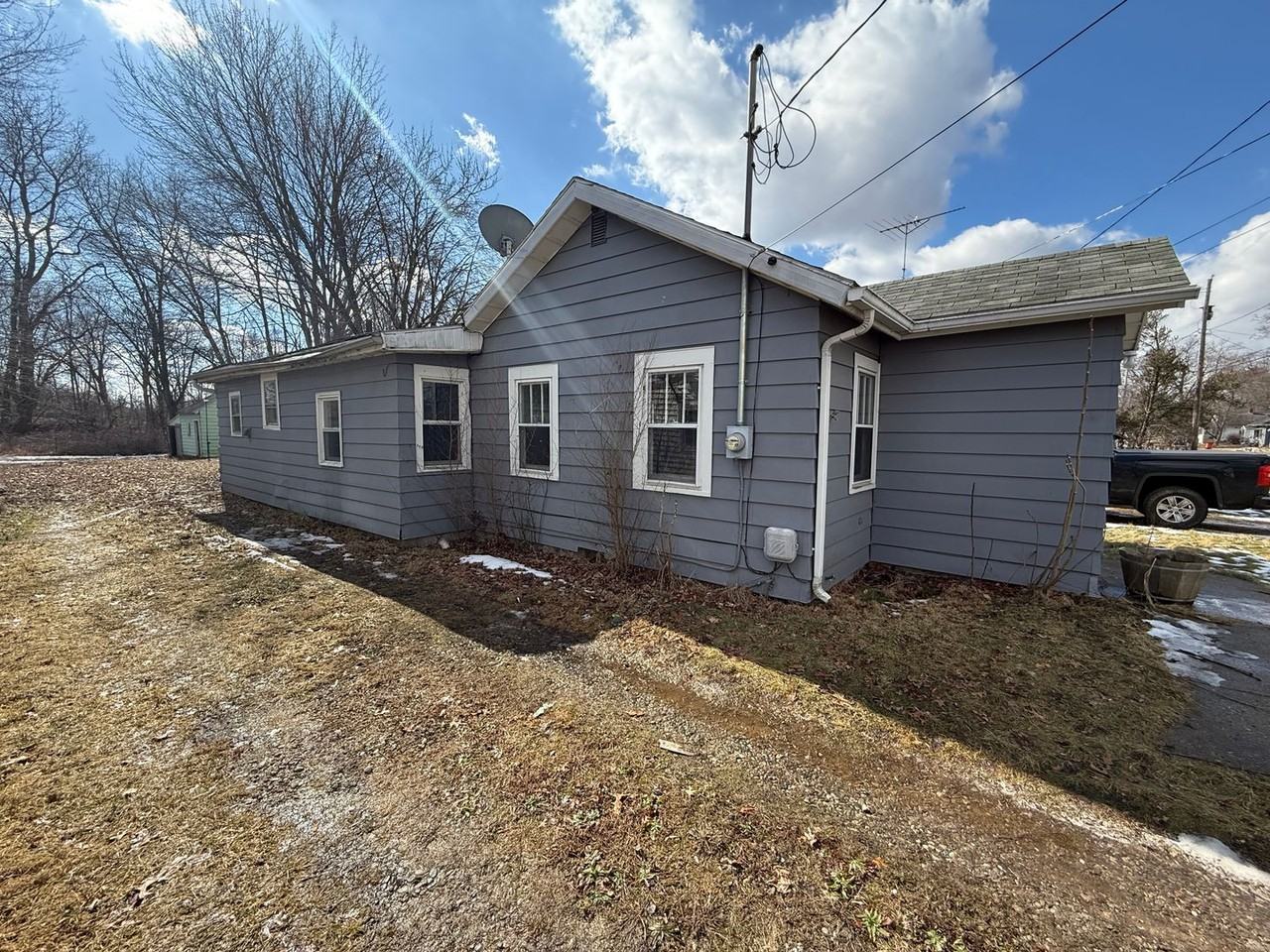 435 Broad St - Photo 3 of 17