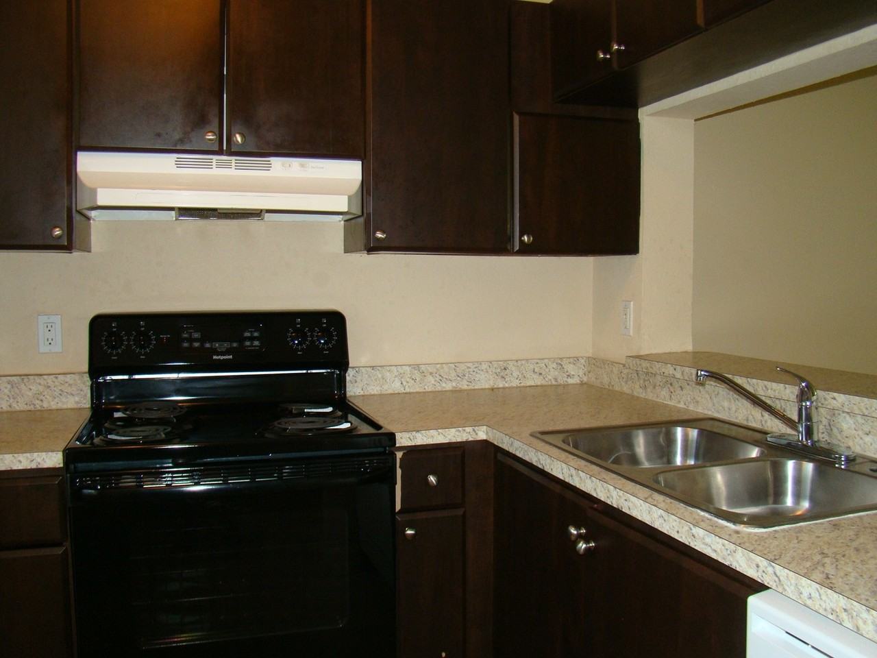 11559 Nw 45th St - Photo 2 of 9
