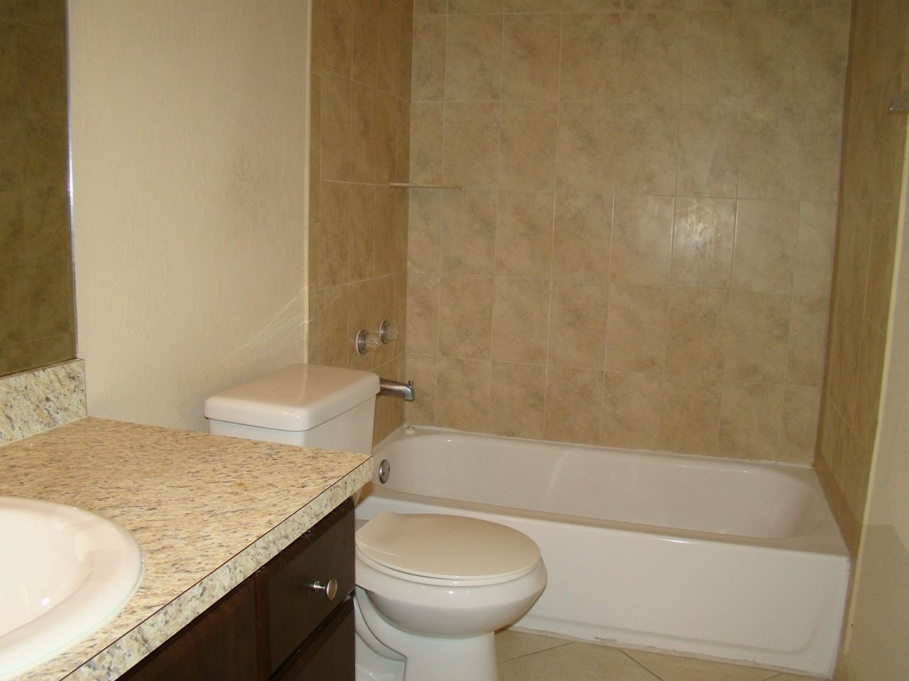 11559 Nw 45th St - Photo 5 of 9
