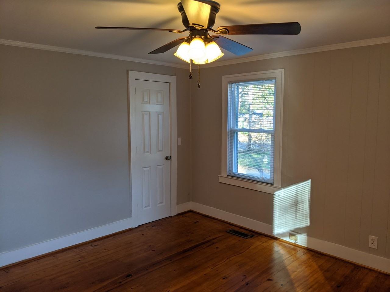 701 W Walnut St - Photo 4 of 18