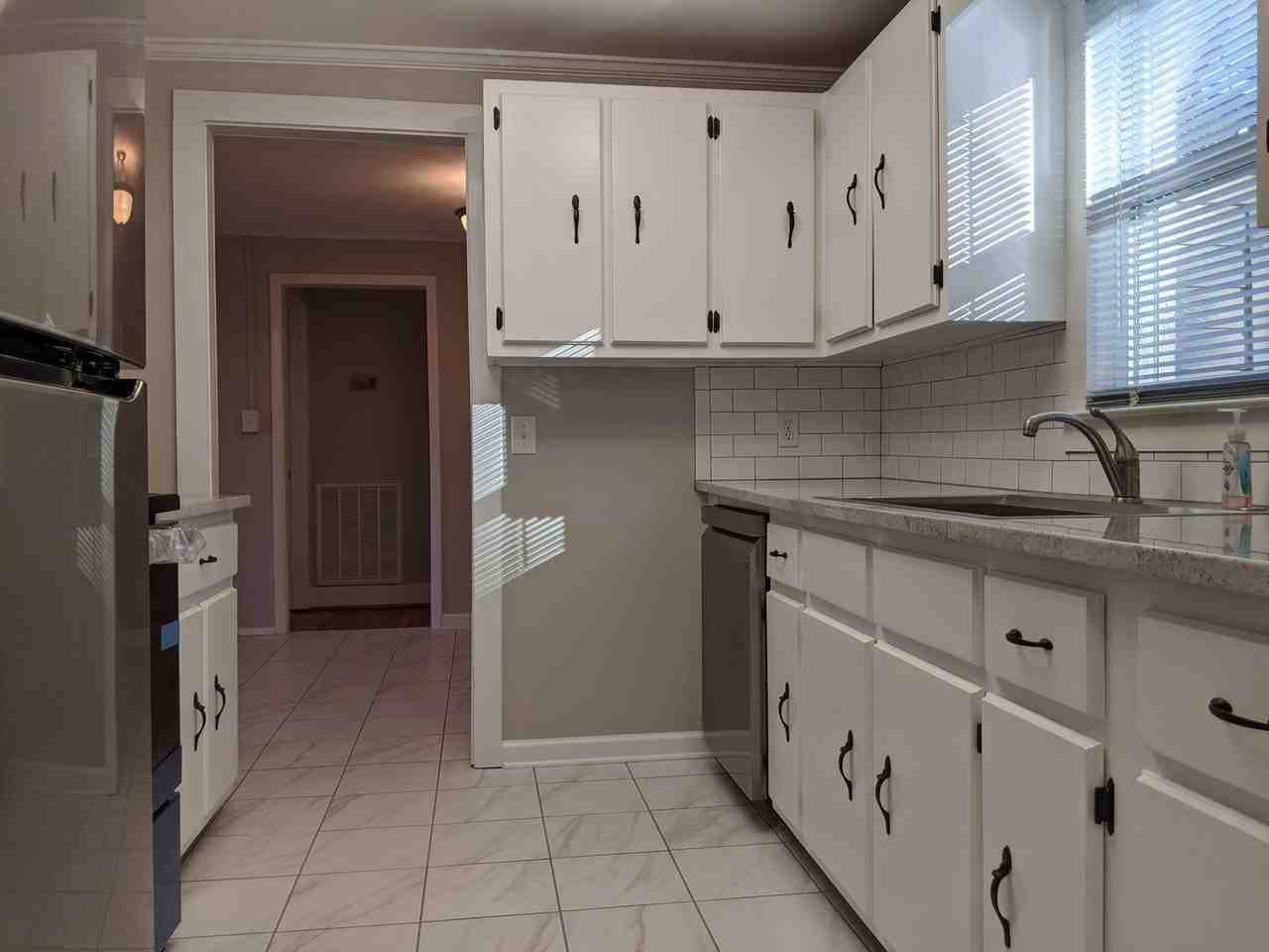 701 W Walnut St - Photo 5 of 18