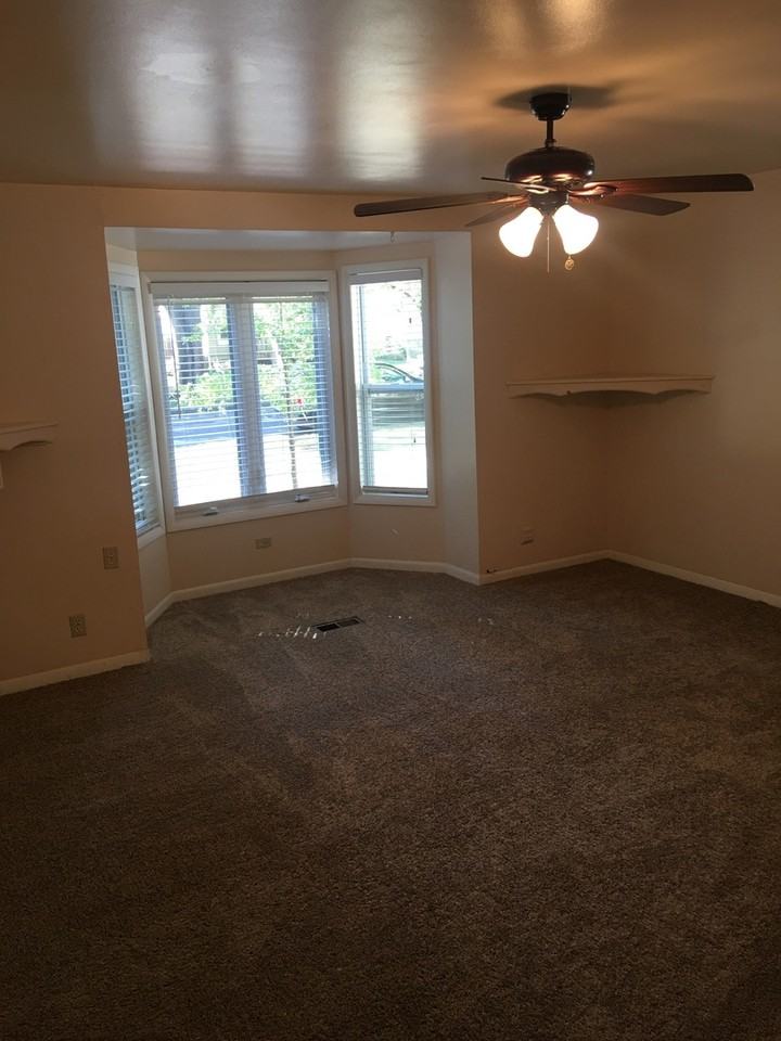 526 1/2 W 4th St - Photo 3 of 13