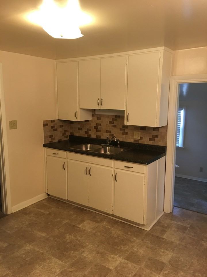 526 1/2 W 4th St - Photo 6 of 13