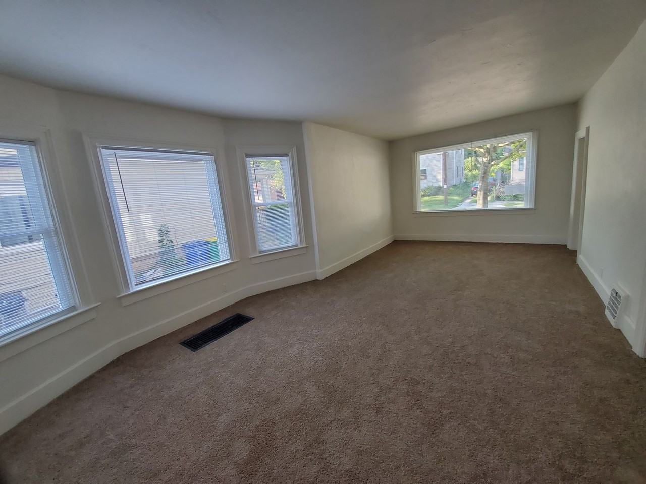 715 Chicago St - Photo 3 of 10