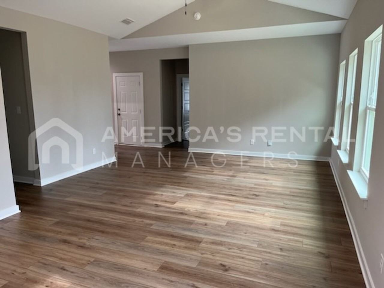 302 Kennesaw Ave - Photo 5 of 34