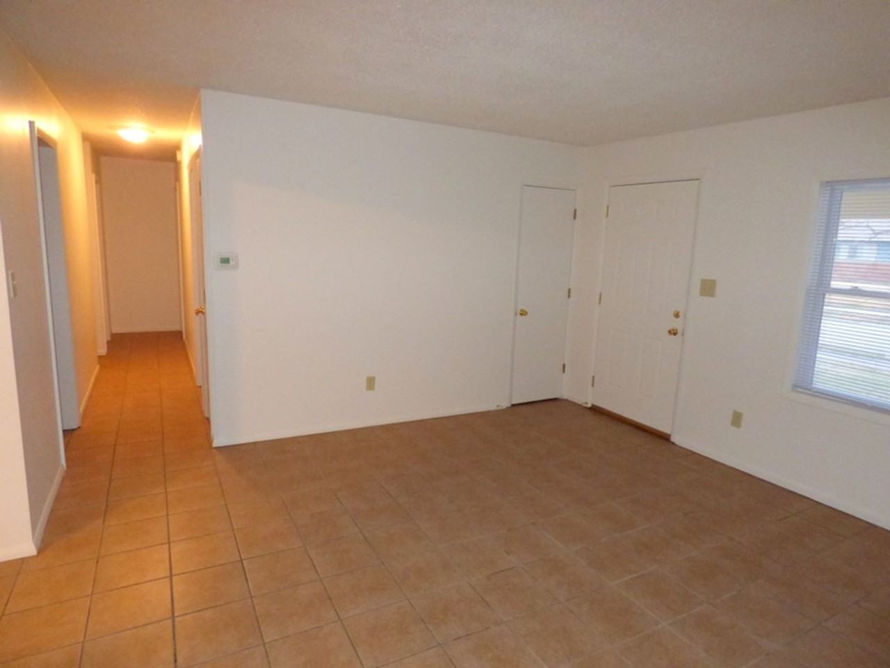 520 Berwyn Ln - Photo 2 of 20