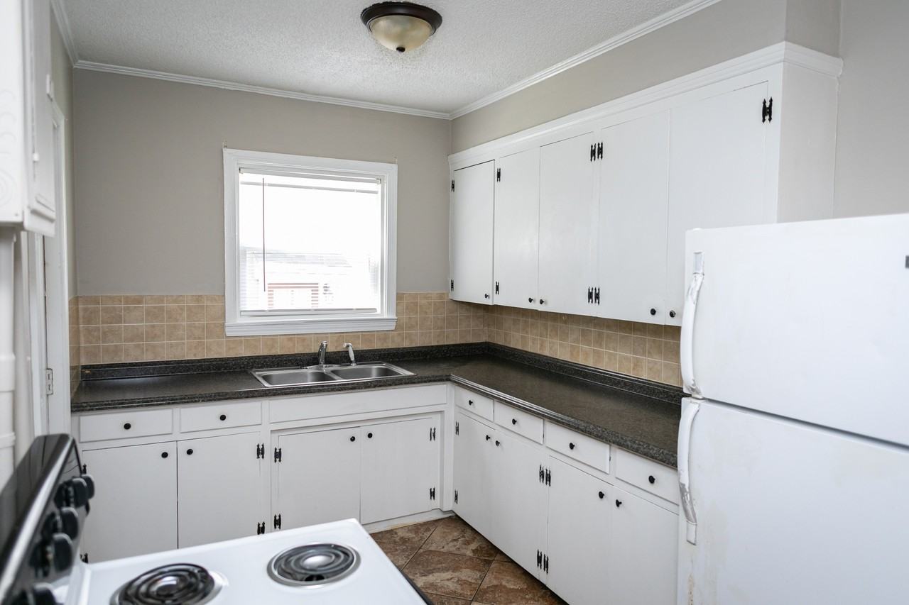 297- 233 Sharon Avenue Northwest - Photo 3 of 12
