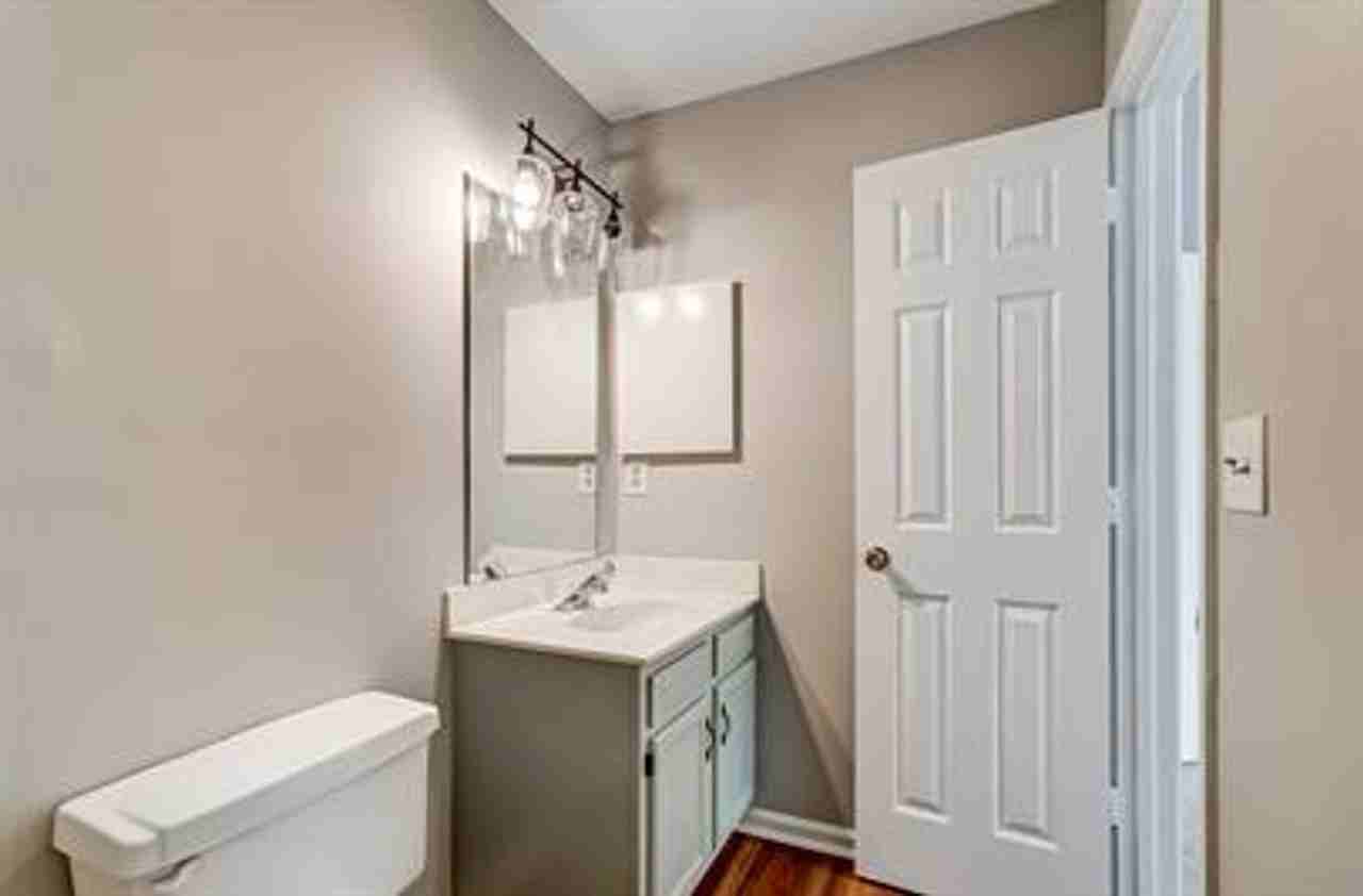 3821 Mosscroft Ln - Photo 7 of 34