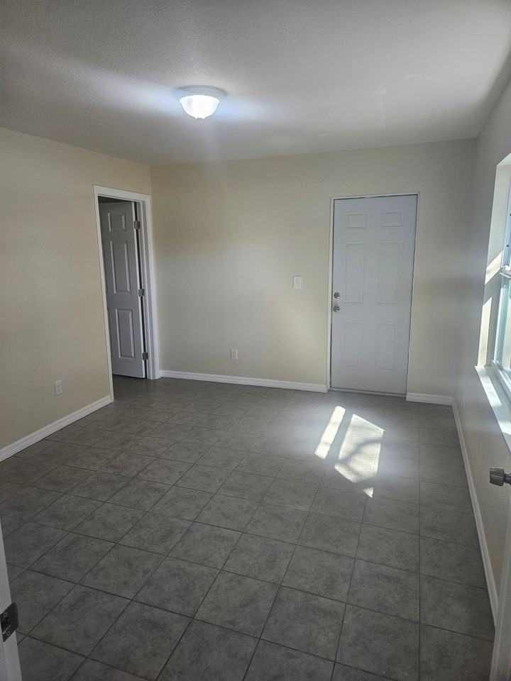 405 61st Ave E - Photo 6 of 12