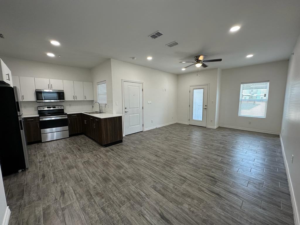 302 Sylvia Handy Drive - Photo 2 of 6