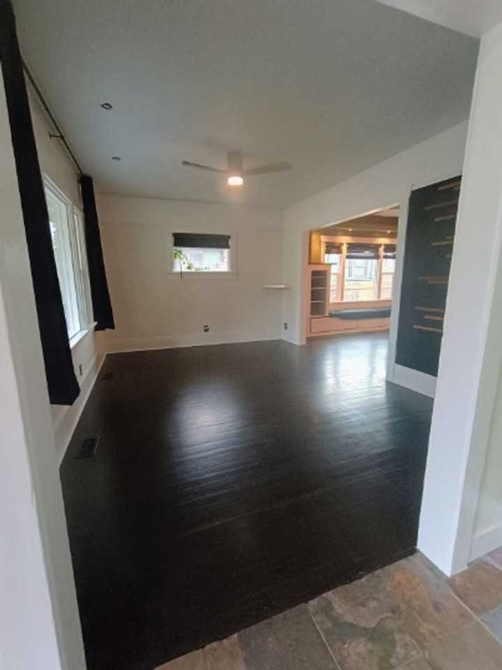 908 E 9th Ave - Photo 2 of 31