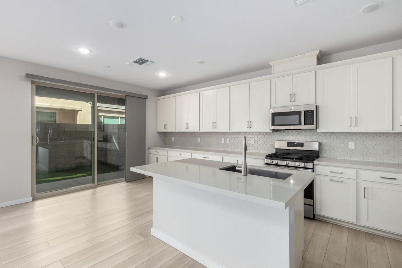 680 E Ginko Ave #103 - Photo 3 of 30