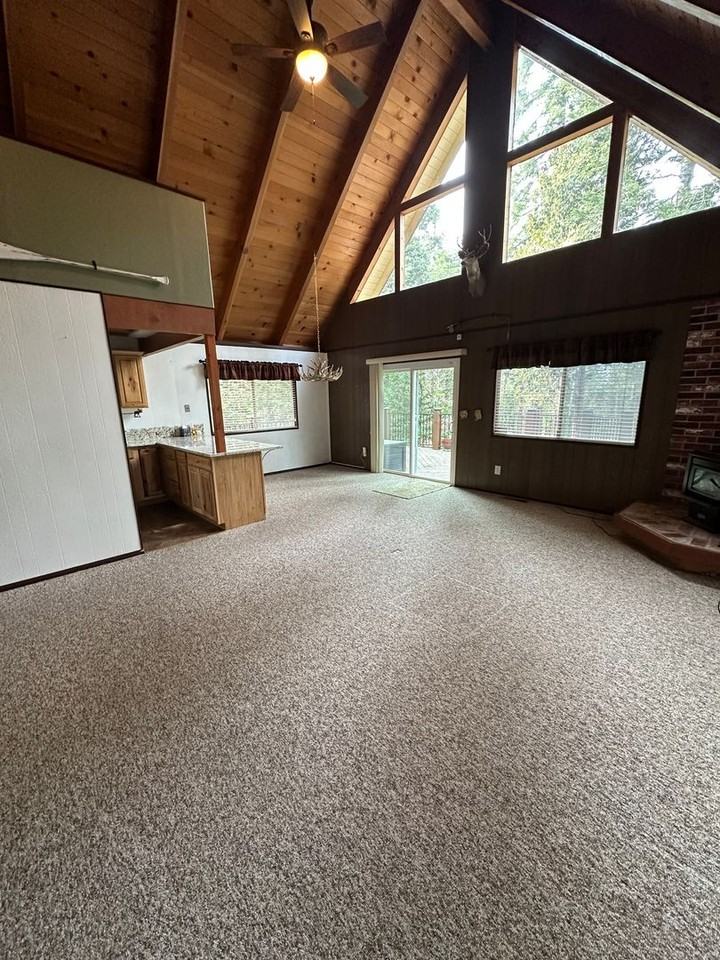 19808 Greenview Dr - Photo 3 of 26