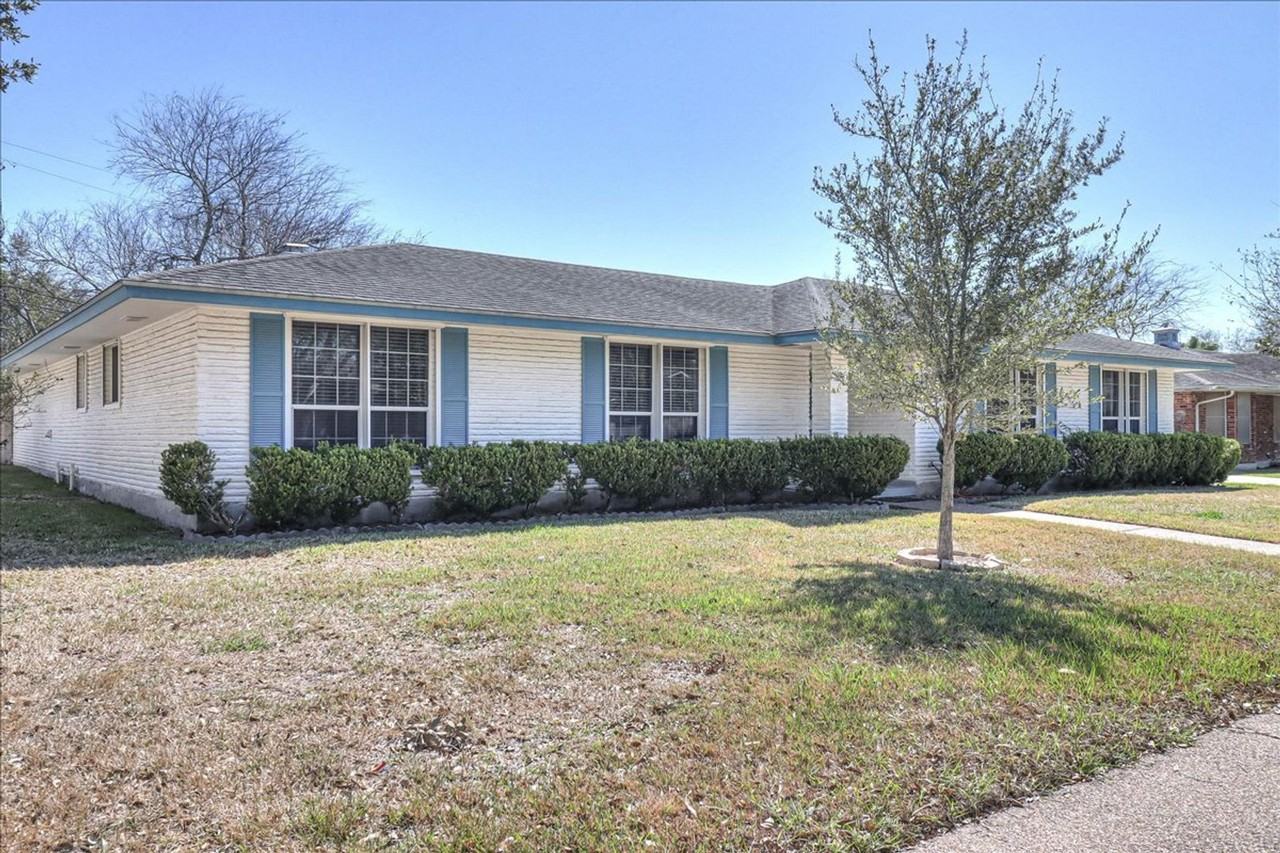 437 Chase Dr - Photo 3 of 42