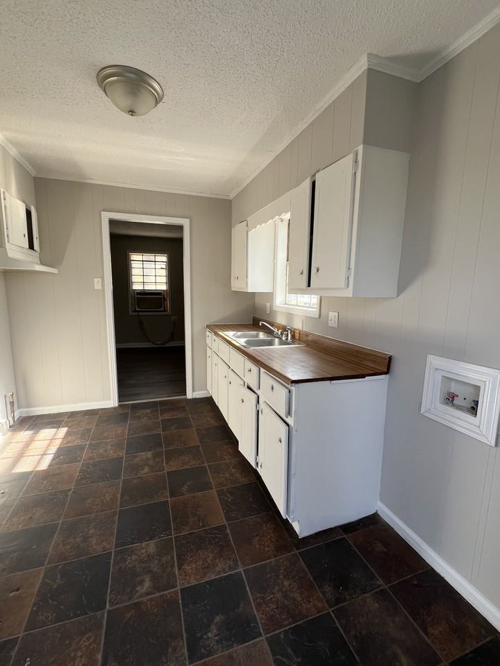 935 Scott Street - Photo 2 of 8