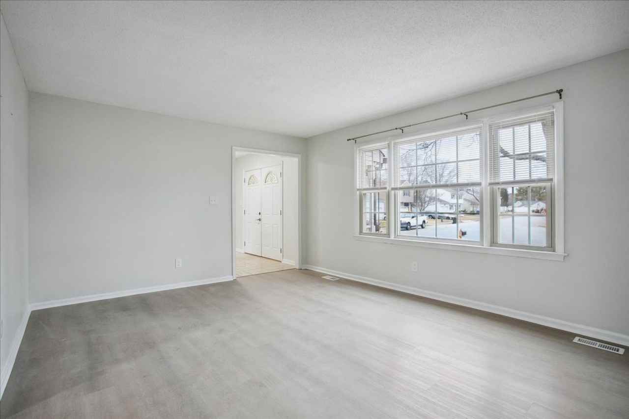 1 Sandpiper Ct - Photo 3 of 26