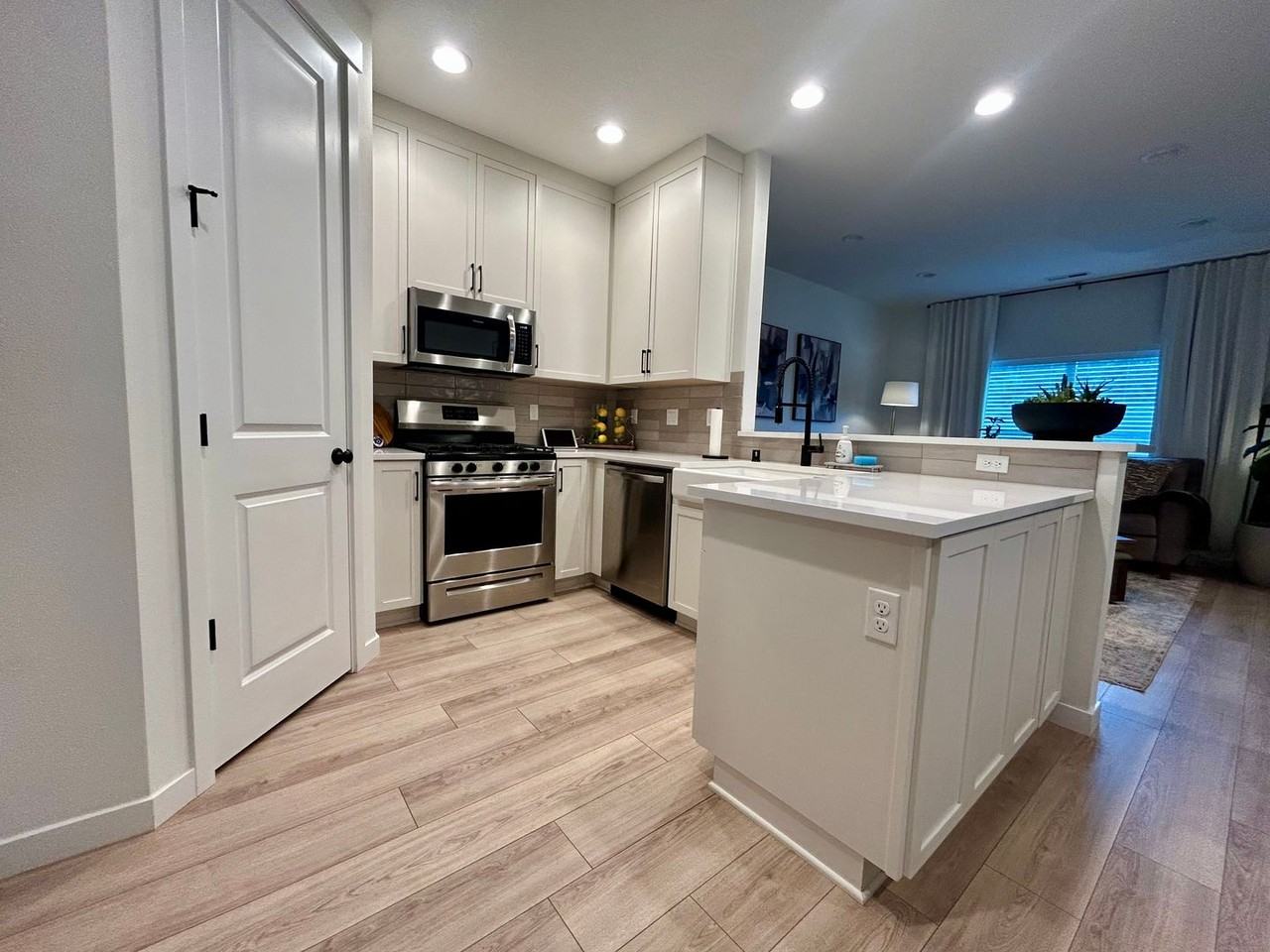 18200 Ne 47th Ave - Photo 4 of 23