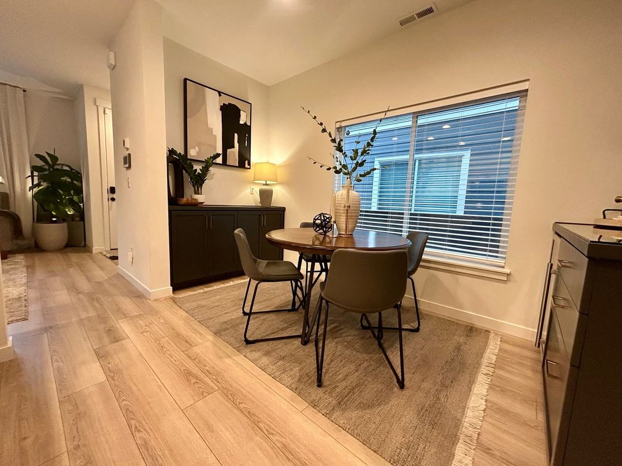 18200 Ne 47th Ave - Photo 6 of 23