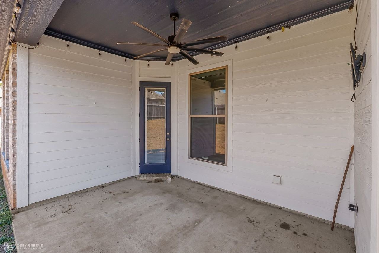 1141 Green Wood Cir - Photo 3 of 30