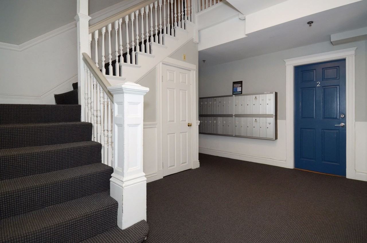 12 Camelot Ct - Photo 4 of 34