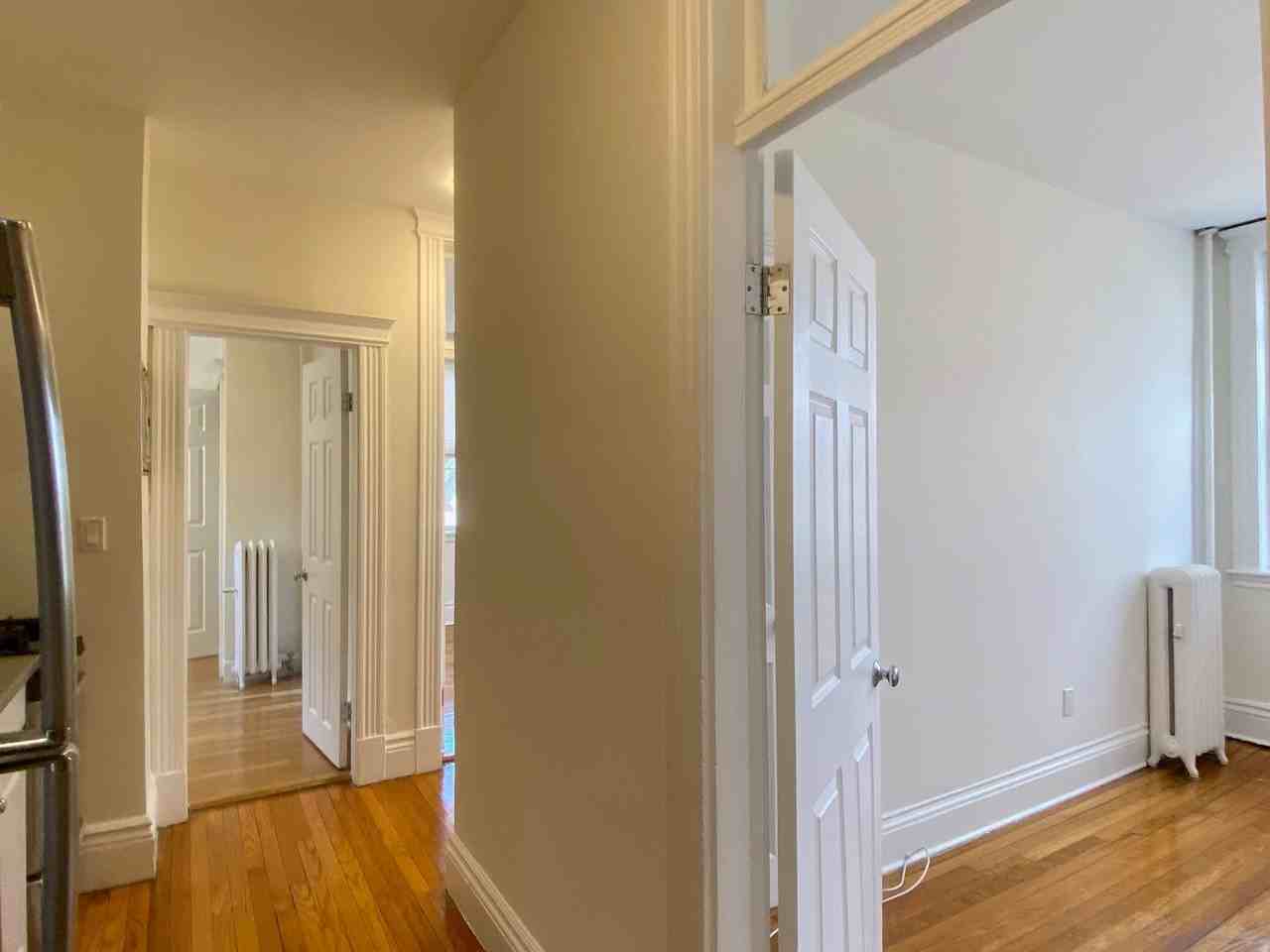 12 Camelot Ct - Photo 7 of 34