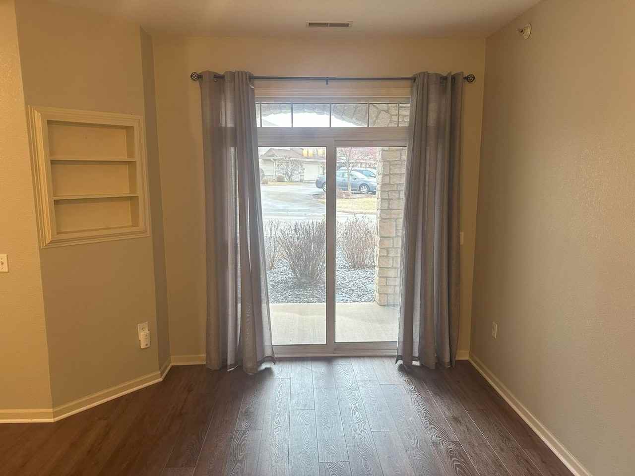 9325 S Cobblestone Way - Photo 3 of 21