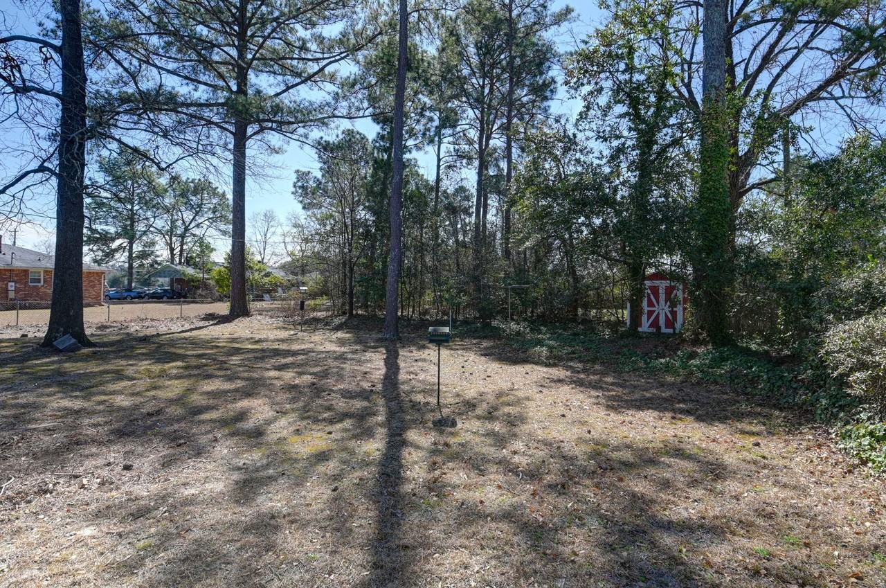 1813 Fairlawn Cir - Photo 3 of 38