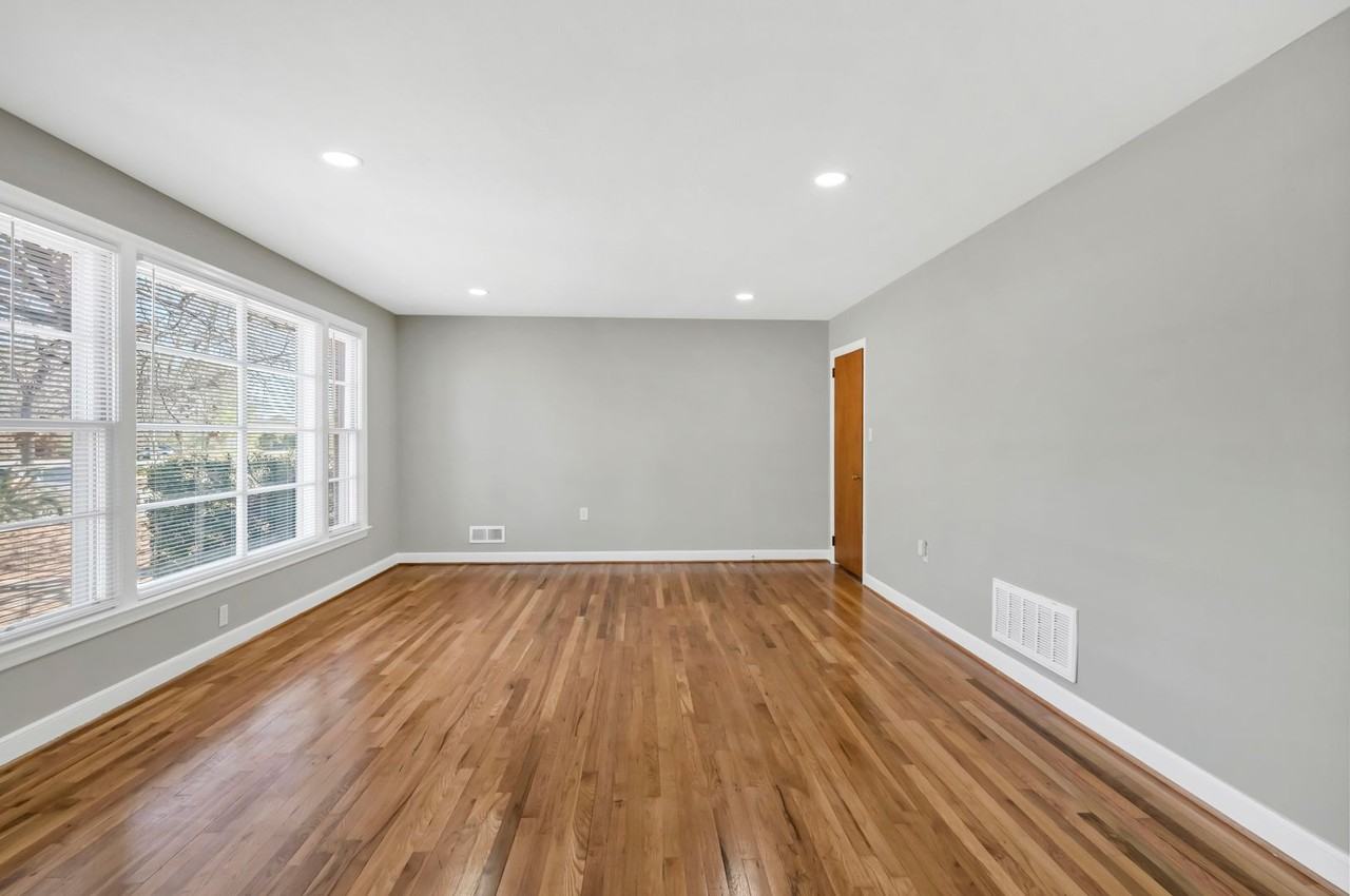 1813 Fairlawn Cir - Photo 5 of 38