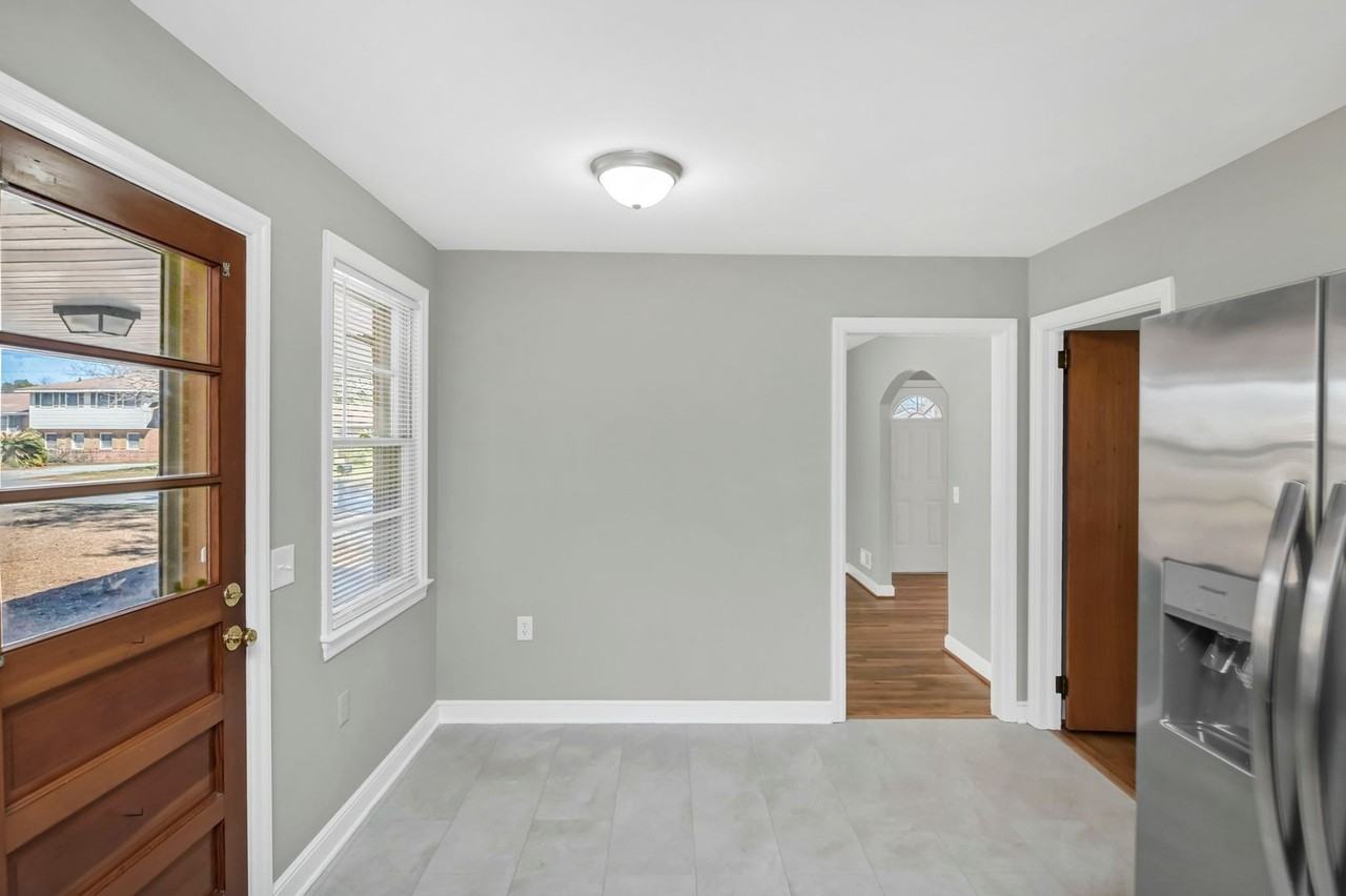 1813 Fairlawn Cir - Photo 6 of 38