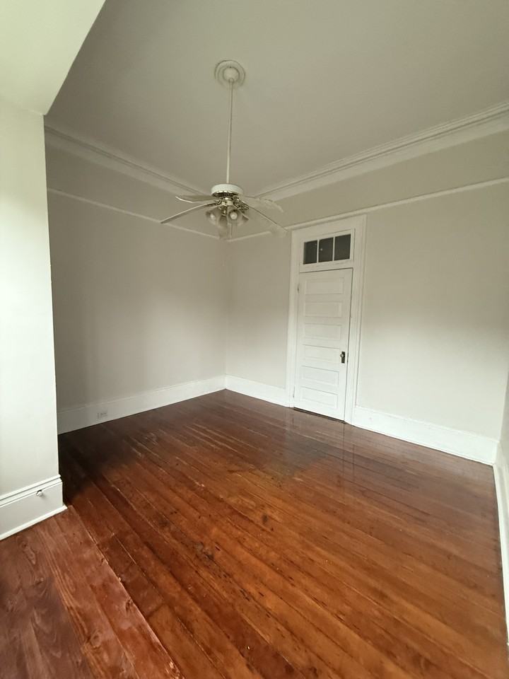 1202 Marengo - Photo 7 of 12