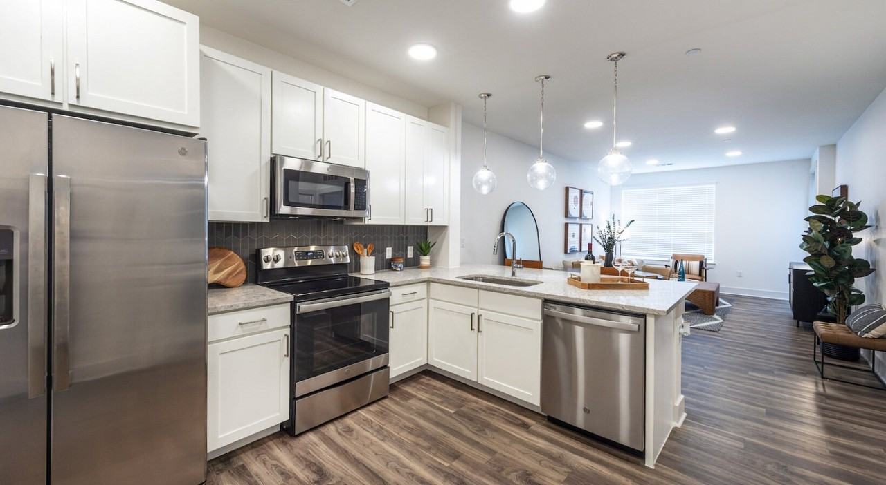 8440 Creekside Green Dr - Photo 2 of 11