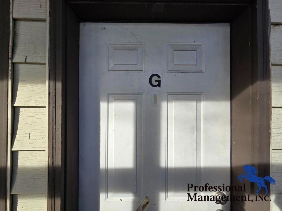 229 S 12th St W #G - Photo 2 of 8