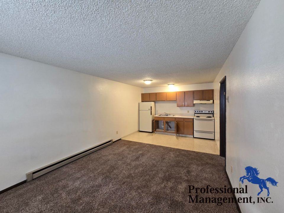 229 S 12th St W #G - Photo 3 of 8