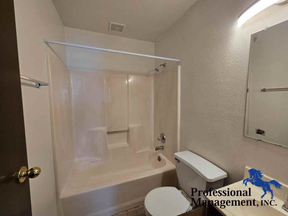 229 S 12th St W #G - Photo 7 of 8