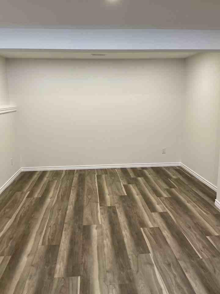 18 Dundas Driving Park Road - Photo 2 of 12