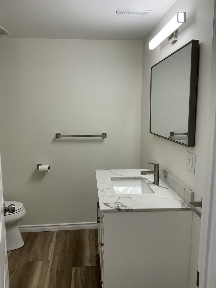 18 Dundas Driving Park Road - Photo 3 of 12